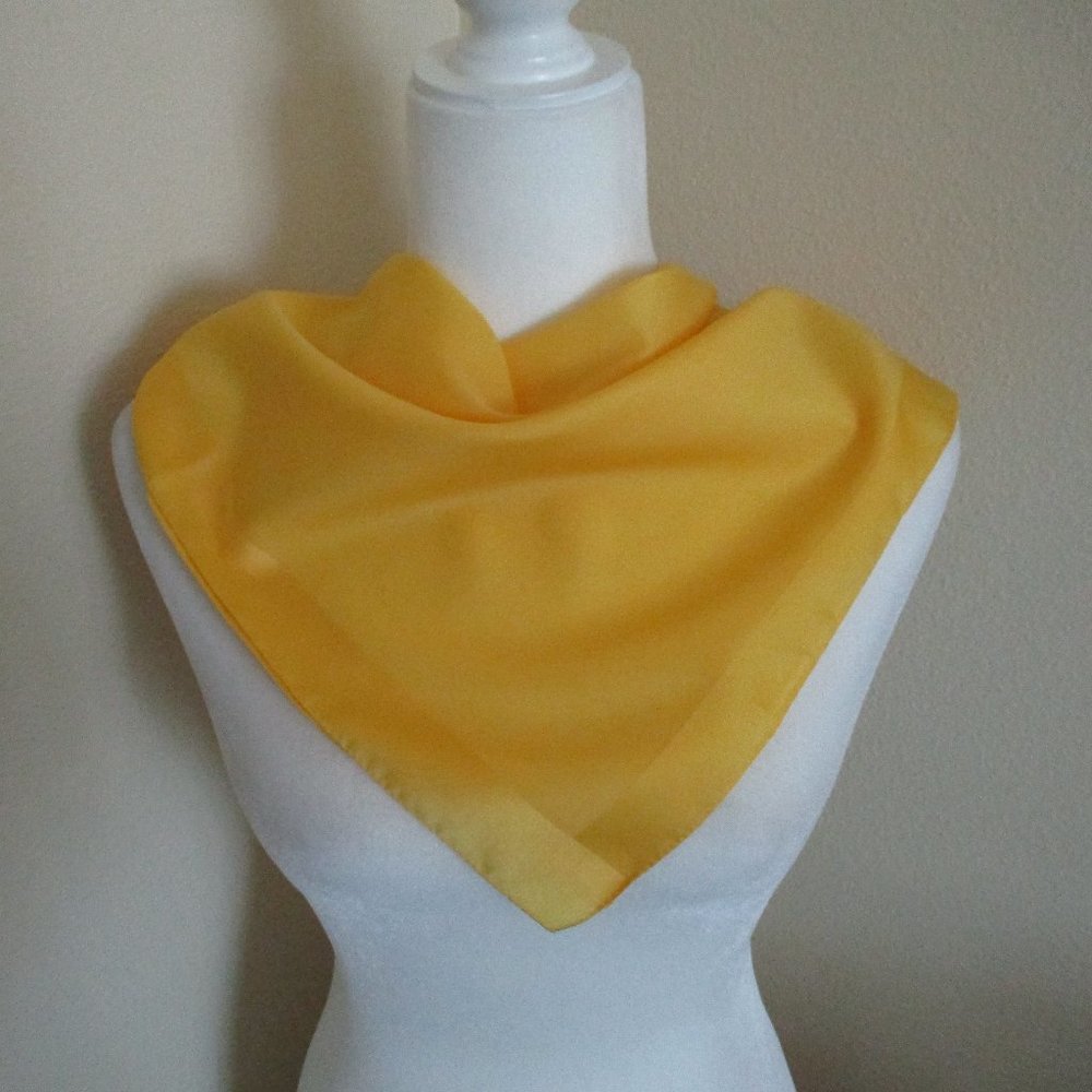3/9$ **SALE**  Vintage simply yellow scarf